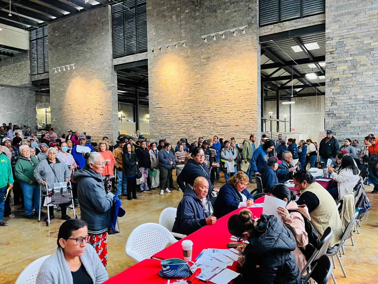 Inicia entrega de tarjetas del Bienestar para adultos mayores en Ciudad Acu&ntilde;a