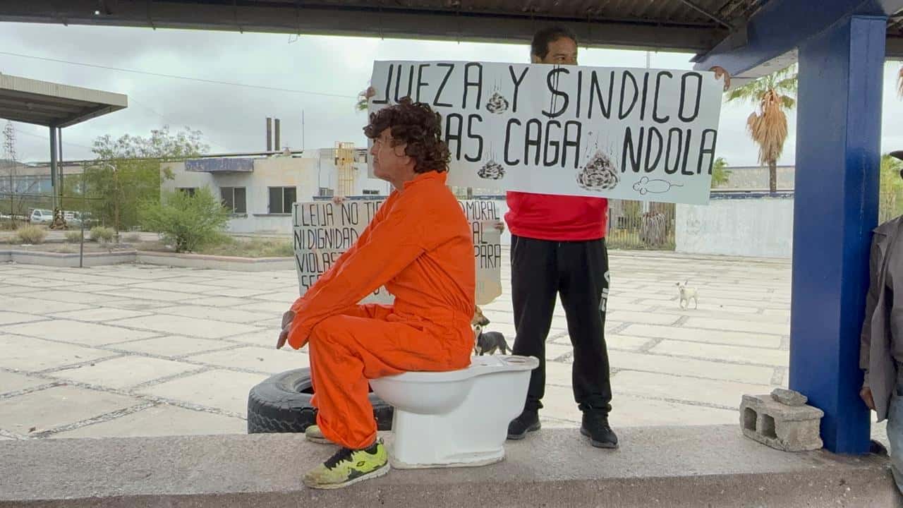 Trabajadores de AHMSA realizan juicio p&uacute;blico contra V&iacute;ctor Aguilera en Monclova