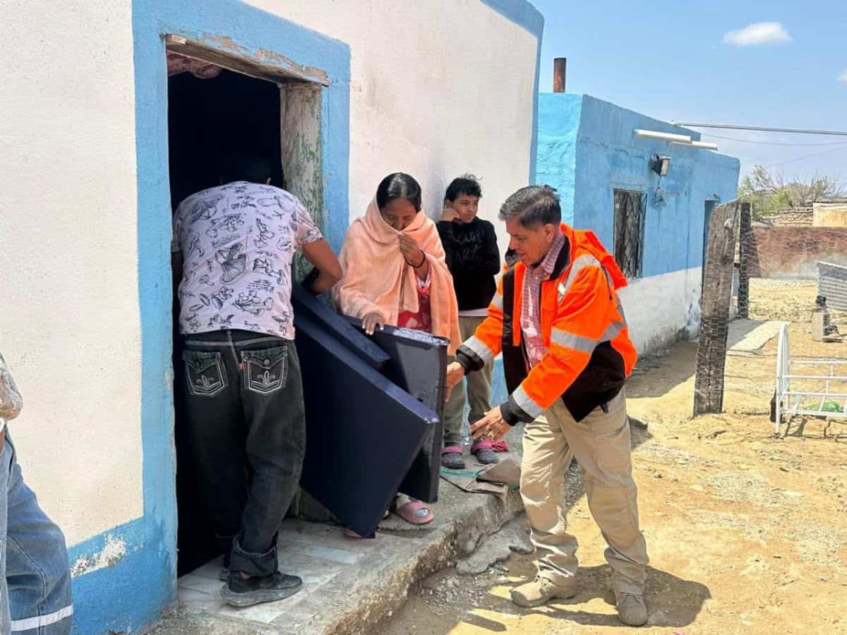 Ayuntamiento de Saltillo apoya rehabilitaci&oacute;n de viviendas en El Jazminal