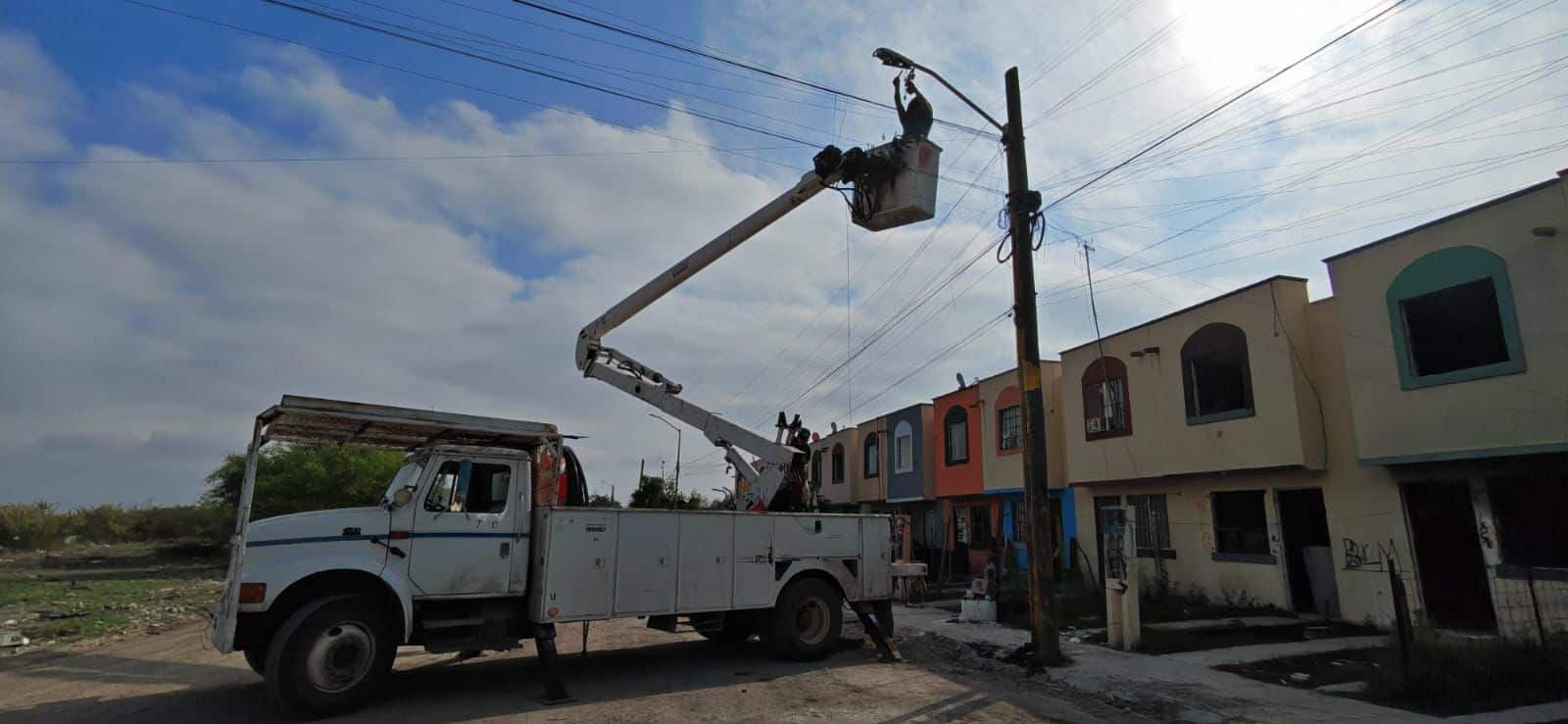 M&uacute;zquiz fortalece el alumbrado p&uacute;blico en la colonia misiones I