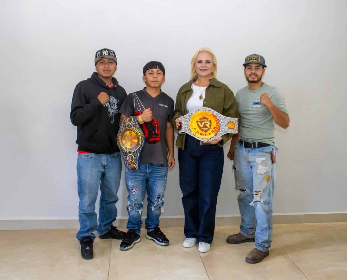 Laura Jim&eacute;nez apoya a j&oacute;venes boxeadores de M&uacute;zquiz para torneo