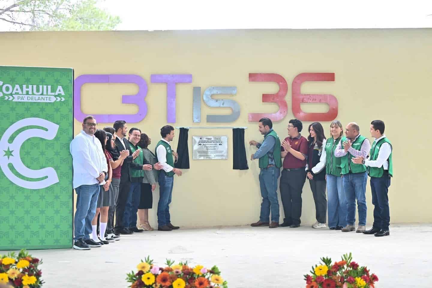 Carlos Villarreal destaca inversi&oacute;n en infraestructura educativa en Monclova