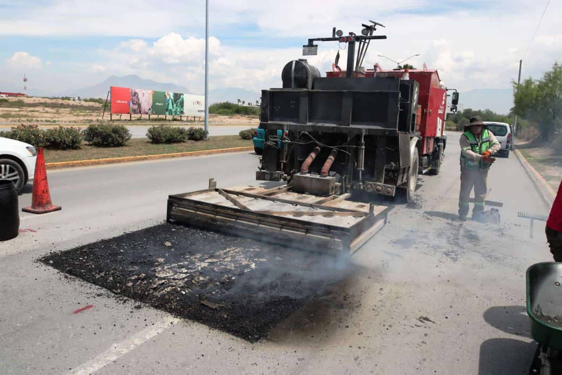 Javier D&iacute;az Gonz&aacute;lez impulsa rehabilitaci&oacute;n de pavimento asf&aacute;ltico en Saltillo