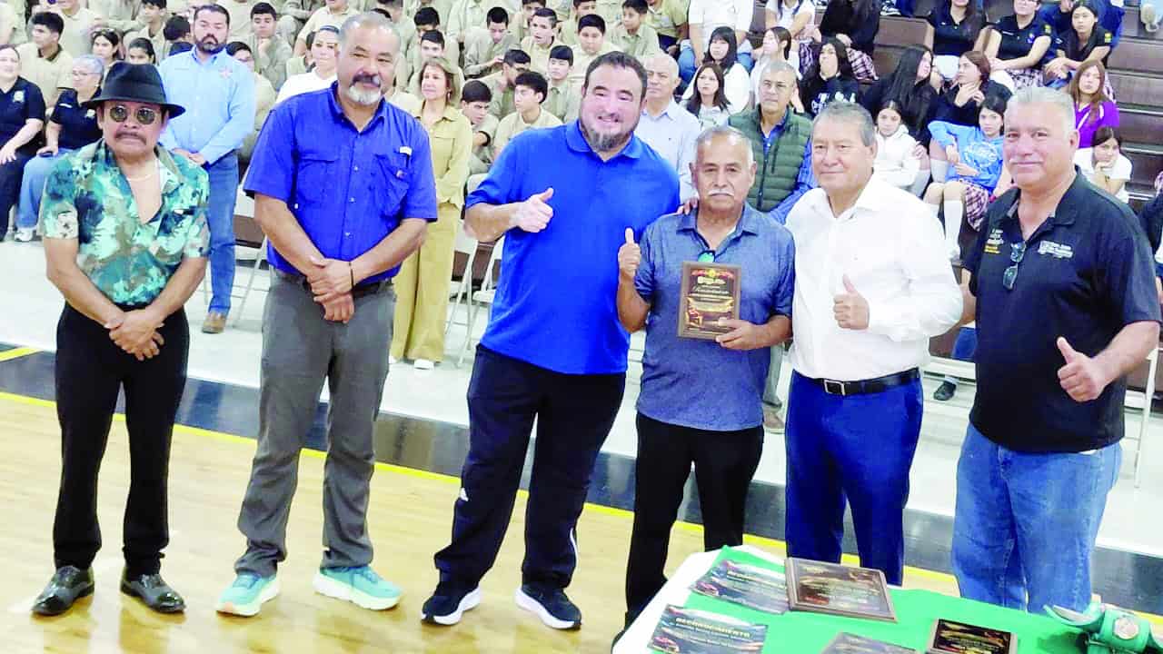 Reconocen a Gabriel Cantera Martell en Nueva Rosita por su legado en el boxeo