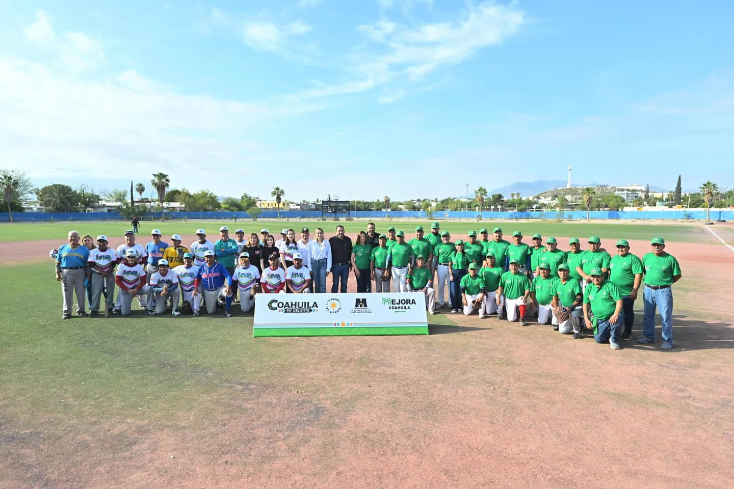 Carlos Villarreal da inicio a los Juegos Regionales en Monclova