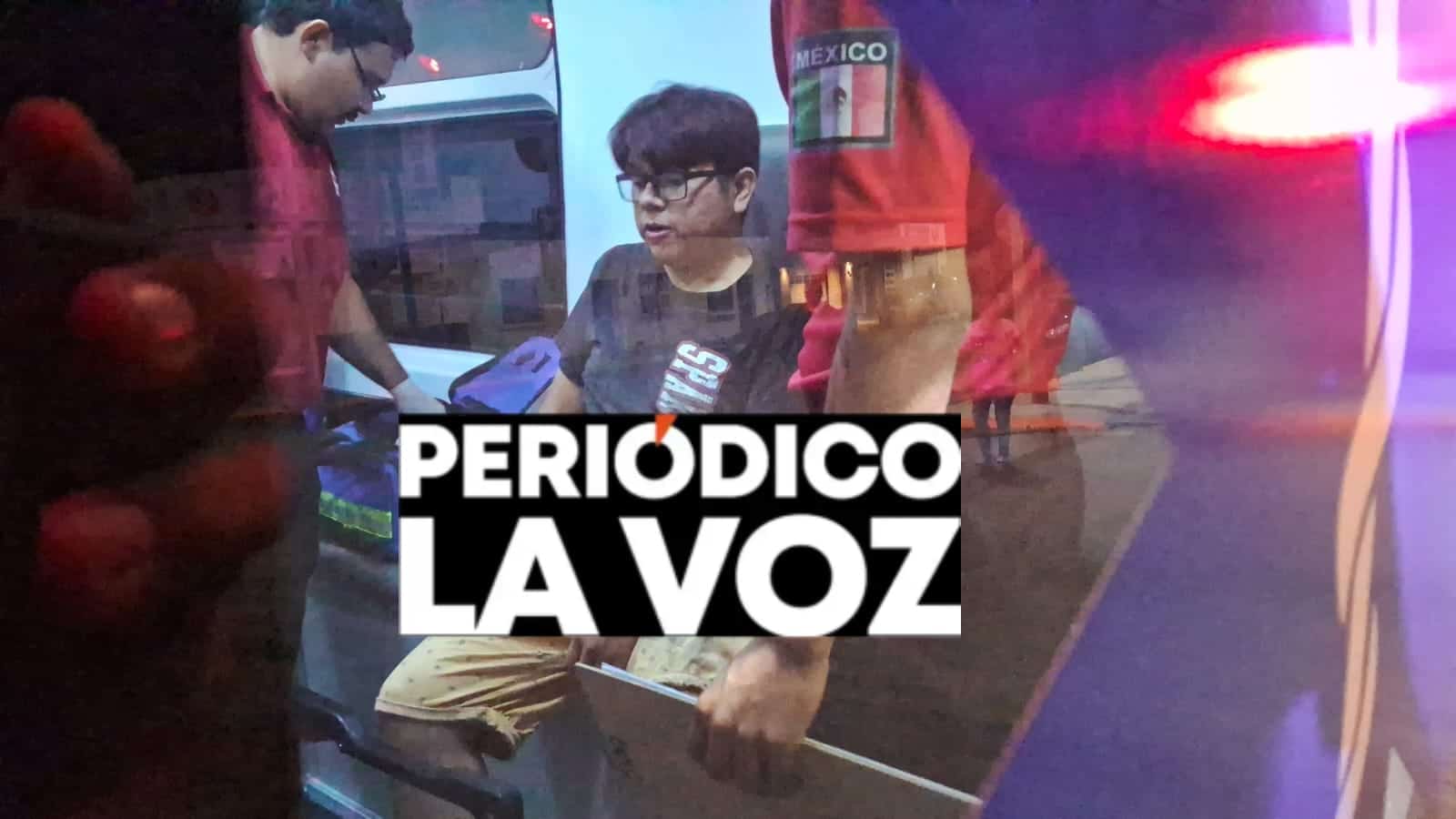 Azota motociclista en pleno par vial