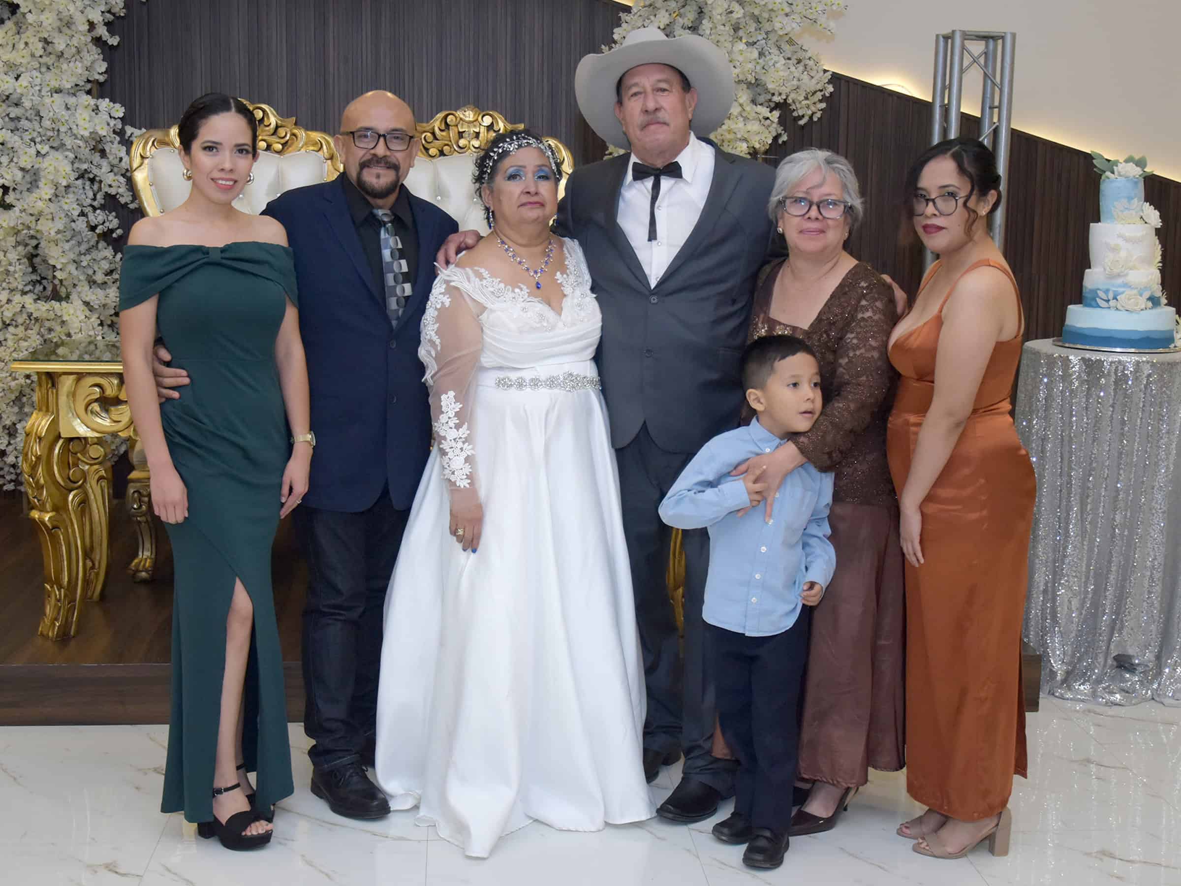 Juan Jos&eacute; Garza y Ana Isabel Mart&iacute;nez celebran 45 a&ntilde;os de matrimonio