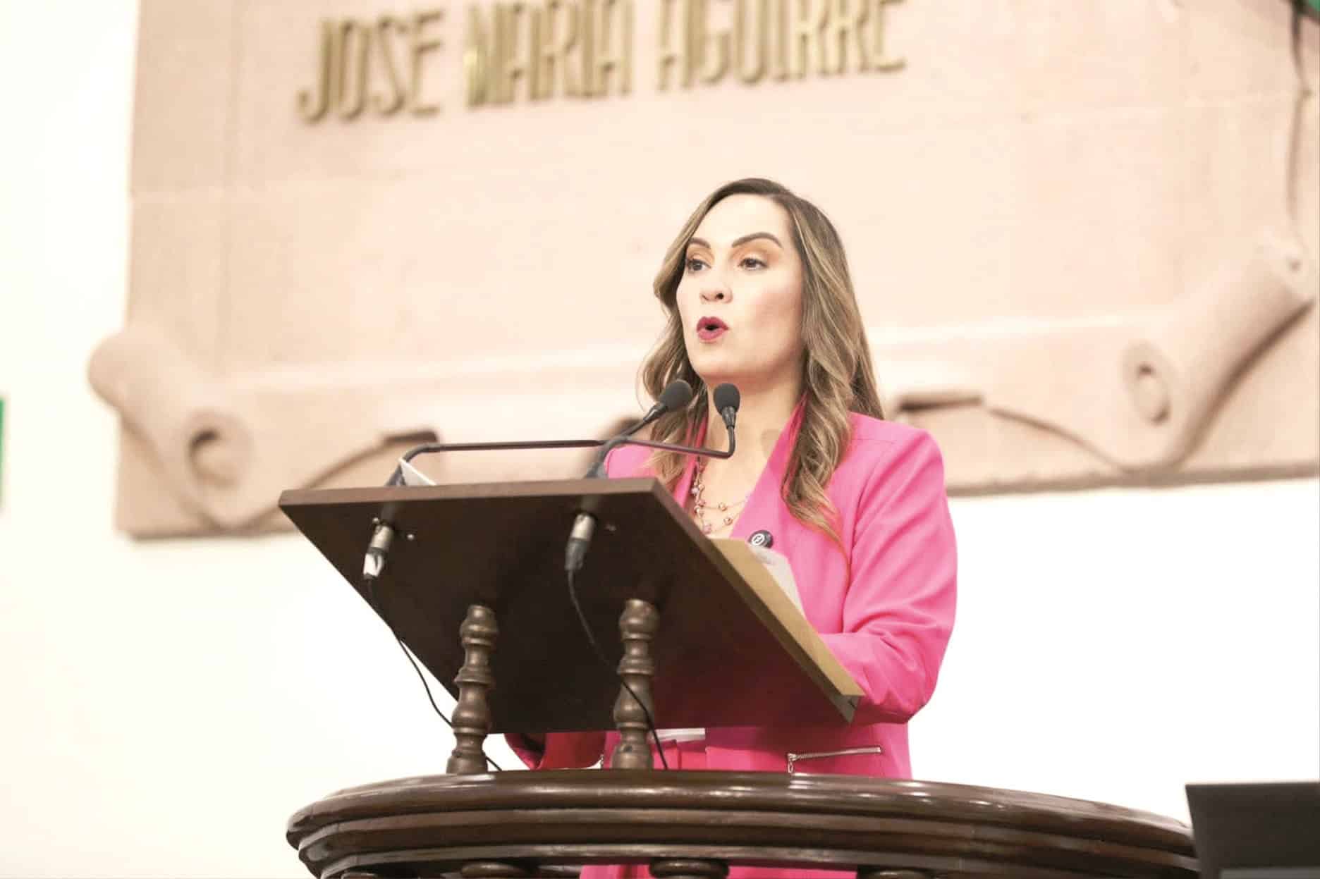 Magaly Hern&aacute;ndez alerta sobre consumo de drog4s en escuelas