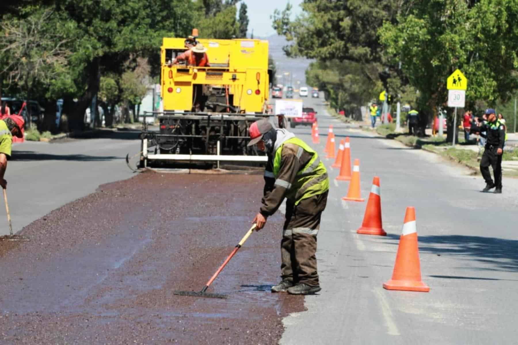 Intensifican trabajos de rehabilitaci&oacute;n en Avenida Universidad de Saltillo