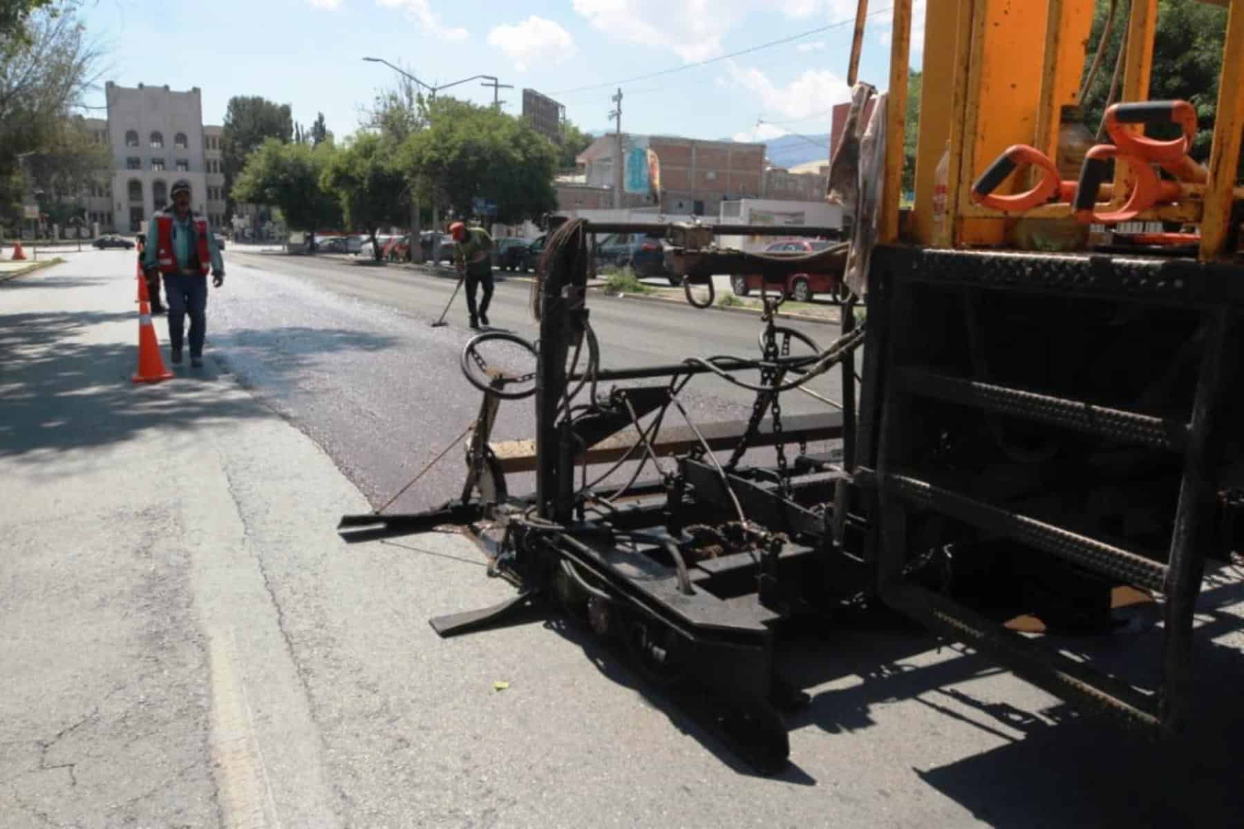 Intensifican trabajos de rehabilitaci&oacute;n en Avenida Universidad de Saltillo