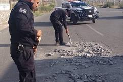 Seguridad Pública actúa ante escombro en carretera federal 57: Castaños