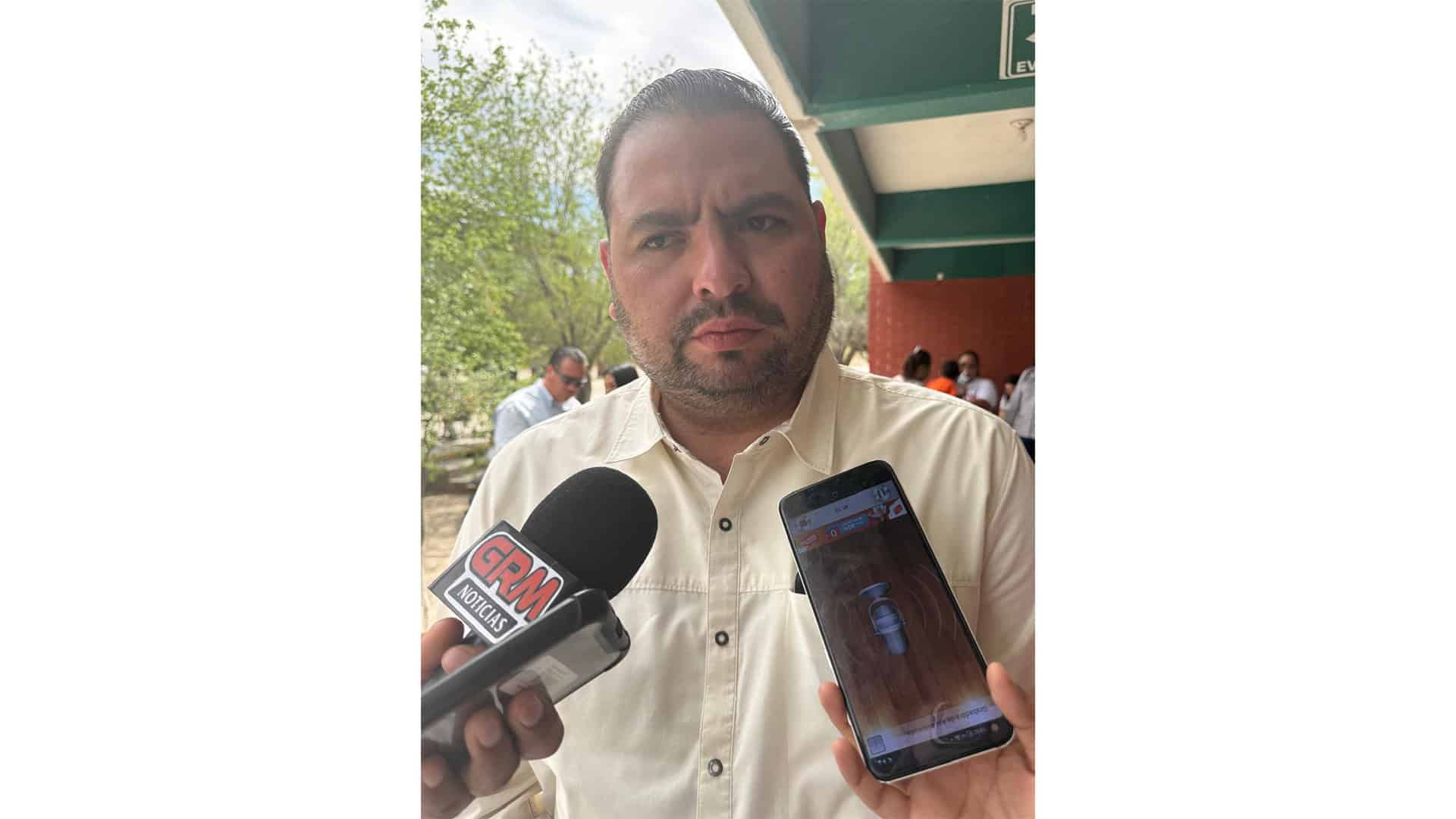 Abraham Gonz&aacute;lez confirma ri&ntilde;a escolar en Casta&ntilde;os: m&aacute;s de diez alumnos involucrados