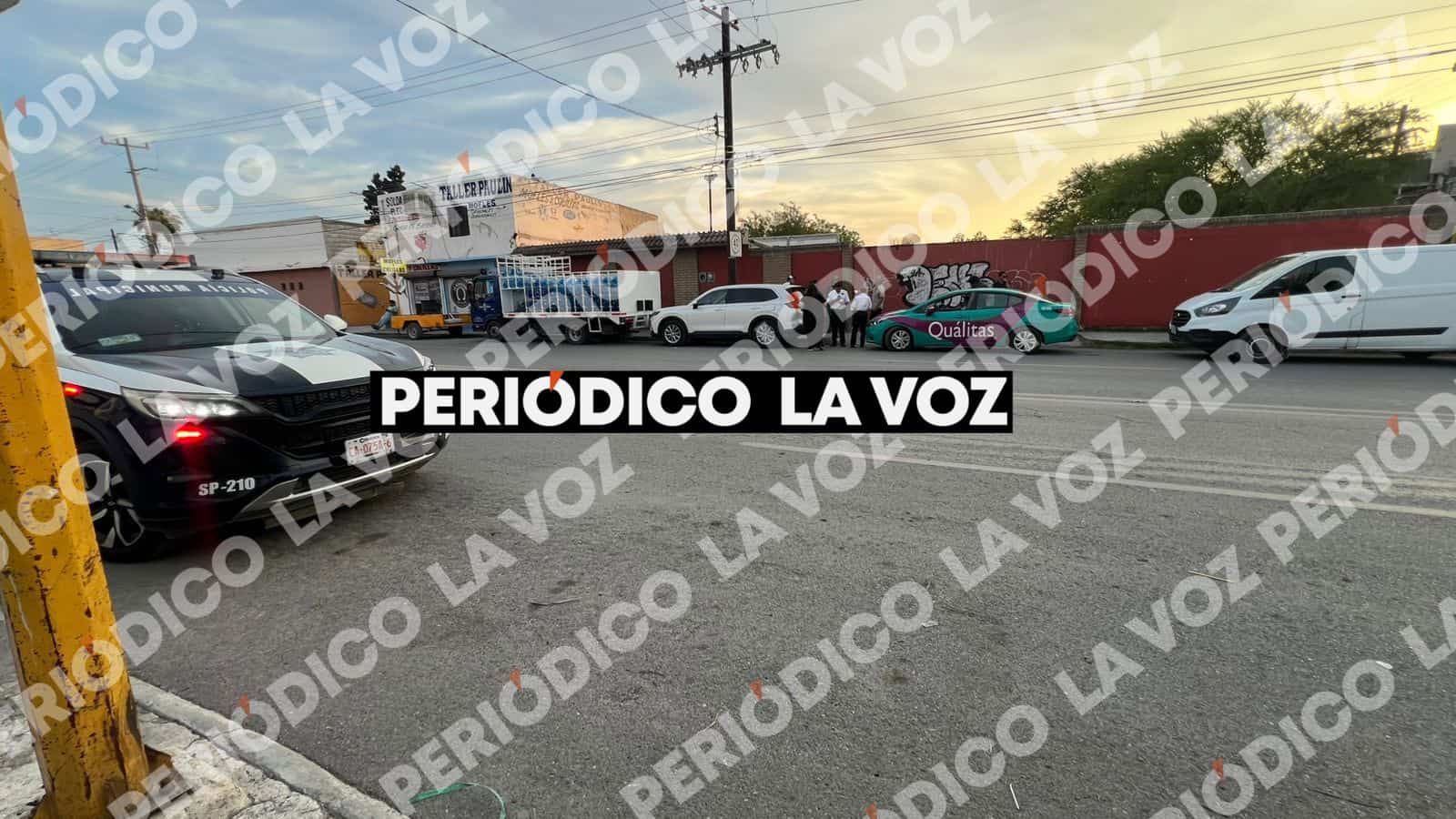 Accidente en Ciudad Deportiva: choque entre camioneta y van