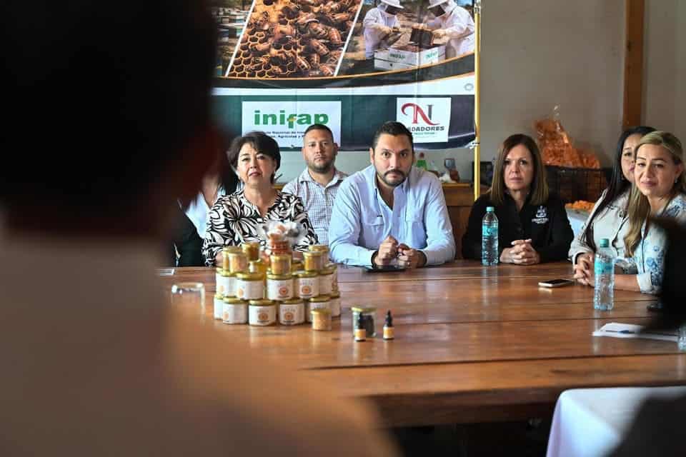Carlos Villarreal presenta proyecto ap&iacute;cola en Coahuila: mejora gen&eacute;tica y producci&oacute;n