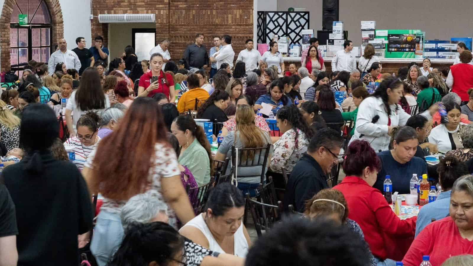 PRI en Acu&ntilde;a celebra a las madres con convivio y loter&iacute;a mexicana