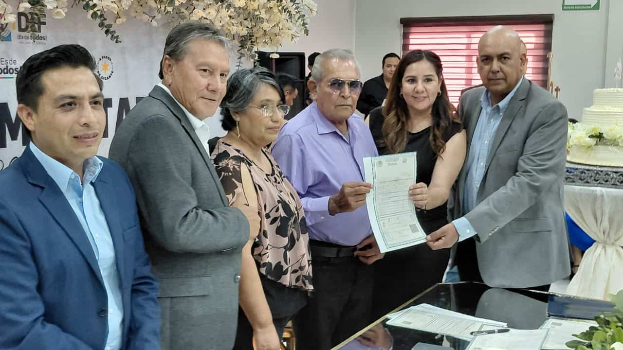 Javier Hern&aacute;ndez y Guadalupe Orozco se casan tras 30 a&ntilde;os de convivencia en Nueva Rosita