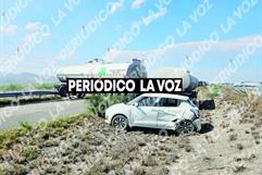 Volcadura de tractocamión deja dos mujeres lesionadas en Escobedo