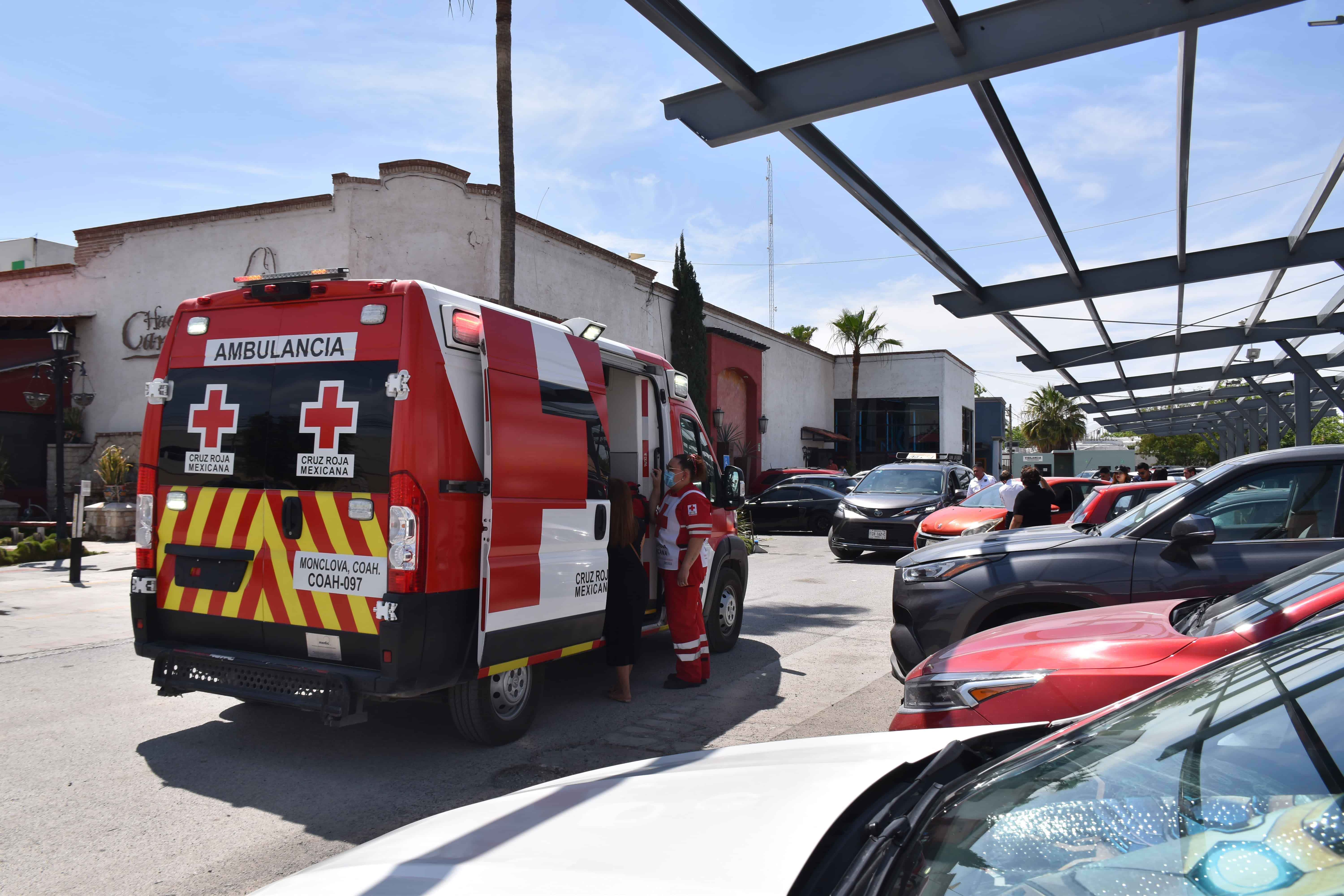 Menores lesionados tras choque en restaurante de Monclova