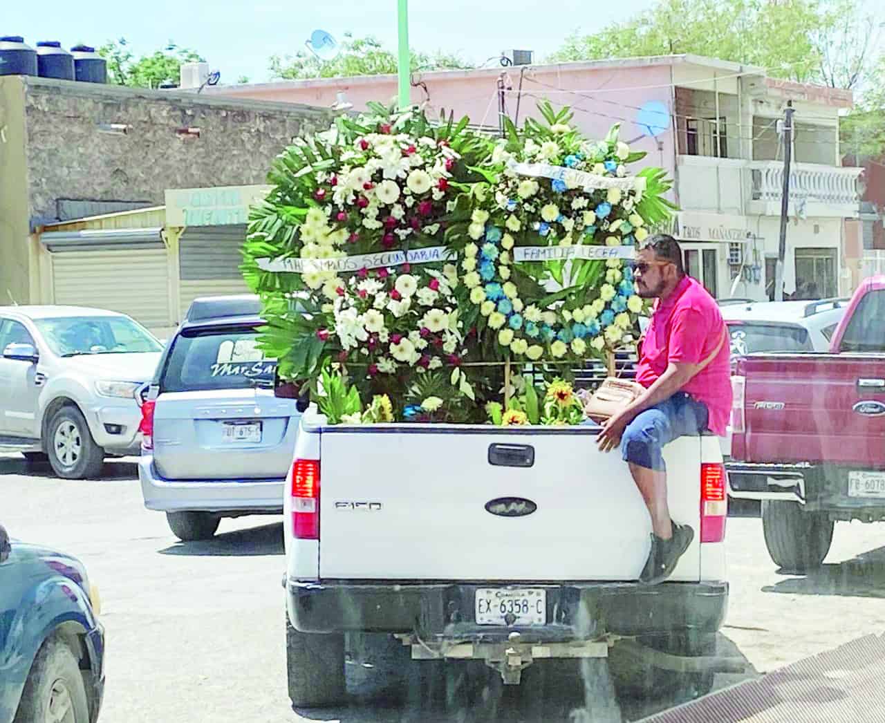Despedida emotiva a Francisco, joven de la Secundaria General N&uacute;mero 2 en Frontera