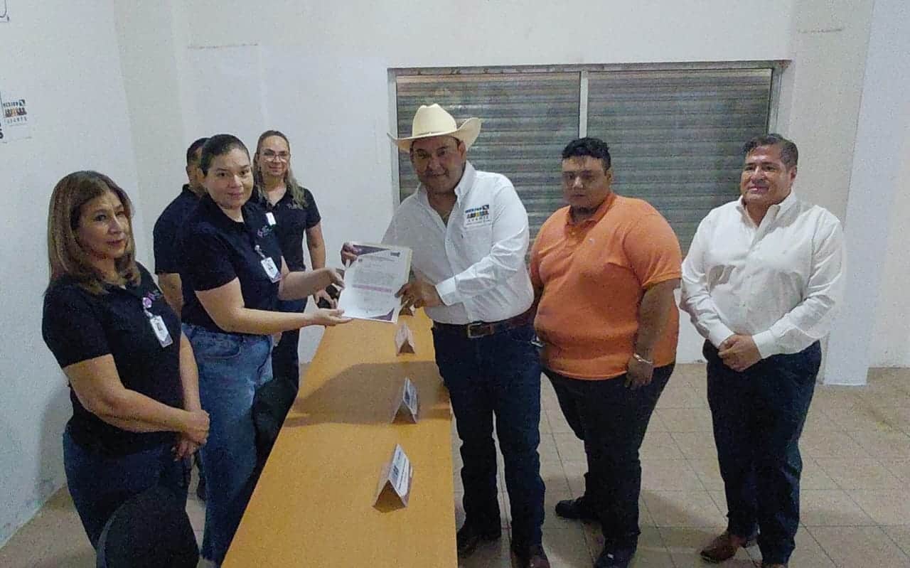 Presentan solicitud de registro de candidato de M&eacute;xico Avante para el Distrito 03