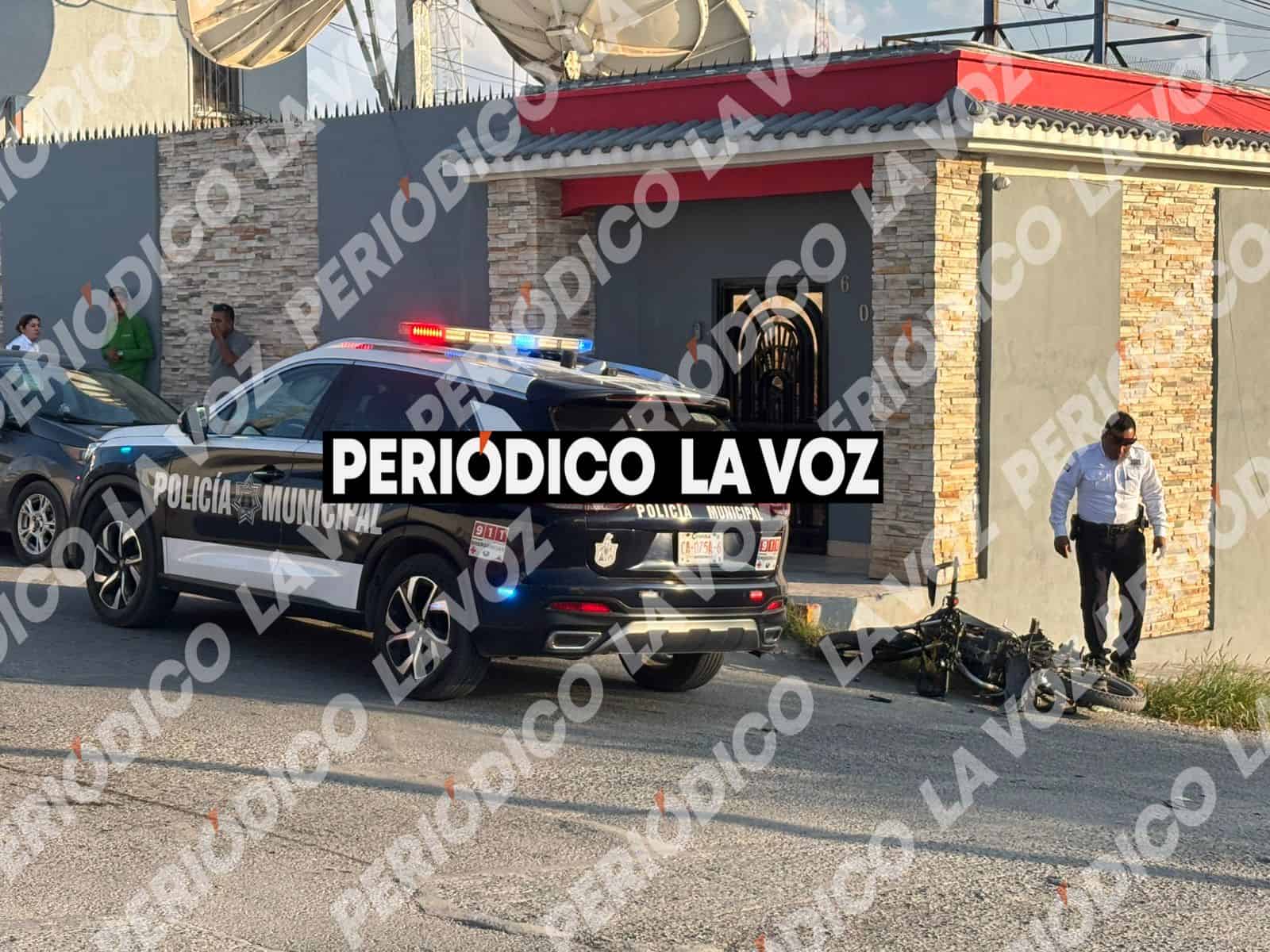Motociclista Iv&aacute;n resulta lesionado en accidente en Monclova