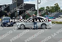 Choque entre Nissan March y Toyota Yaris en Monclova