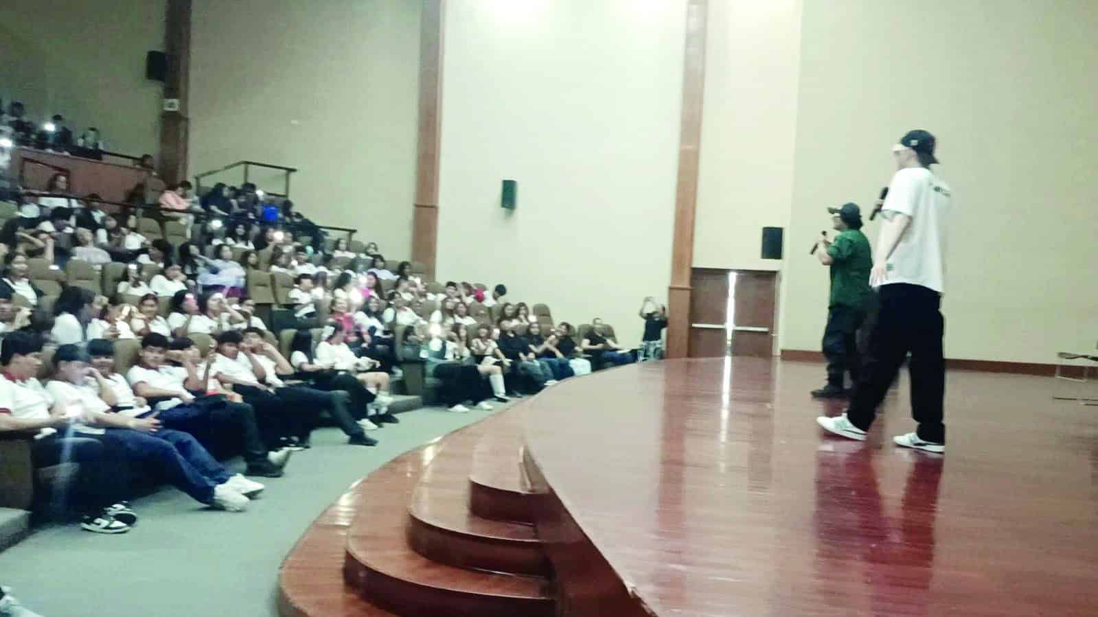 Universidad Aut&oacute;noma de Coahuila realiza pl&aacute;ticas sobre salud mental en Monclova