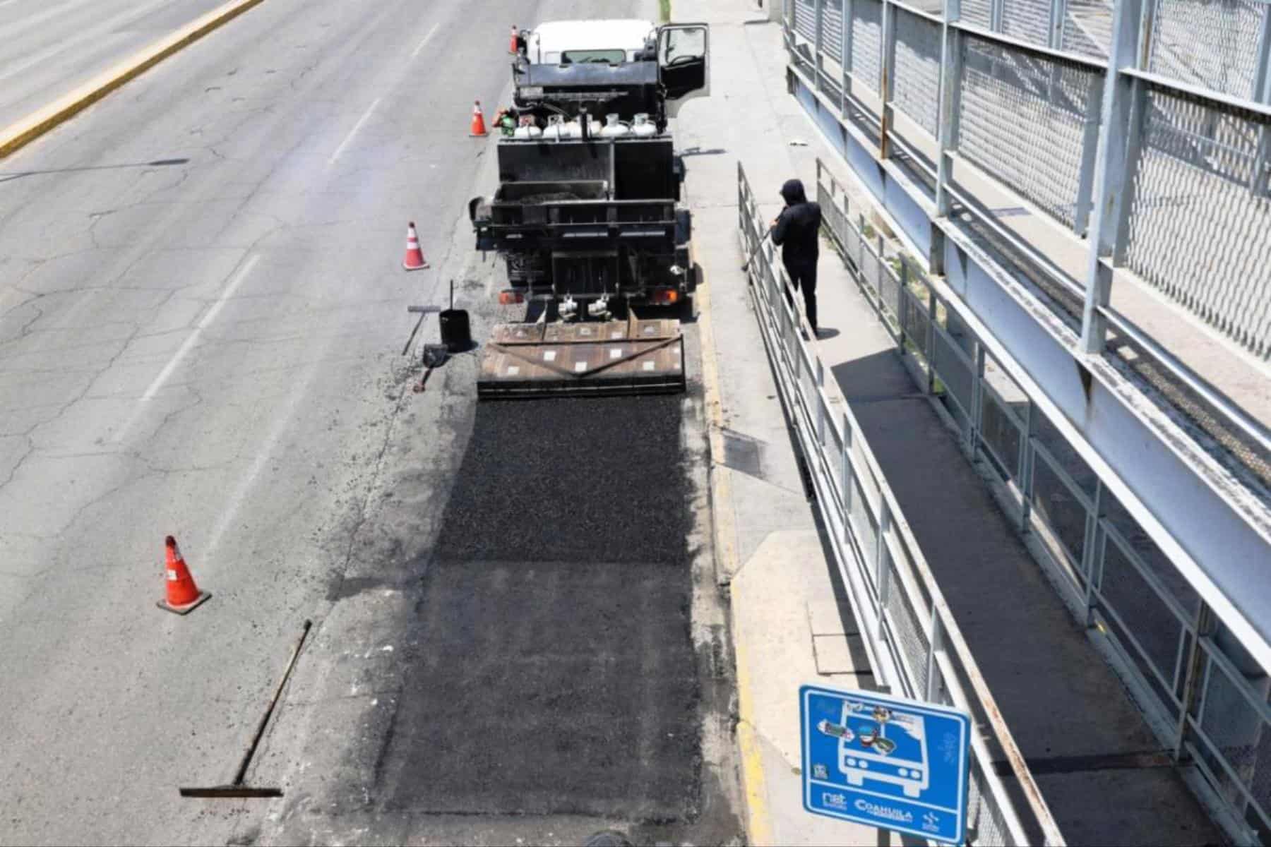 Intensifican trabajos de rehabilitaci&oacute;n de pavimento en Saltillo