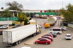 Colapsa cruce a Eagle Pass con  filas de hasta 10 horas