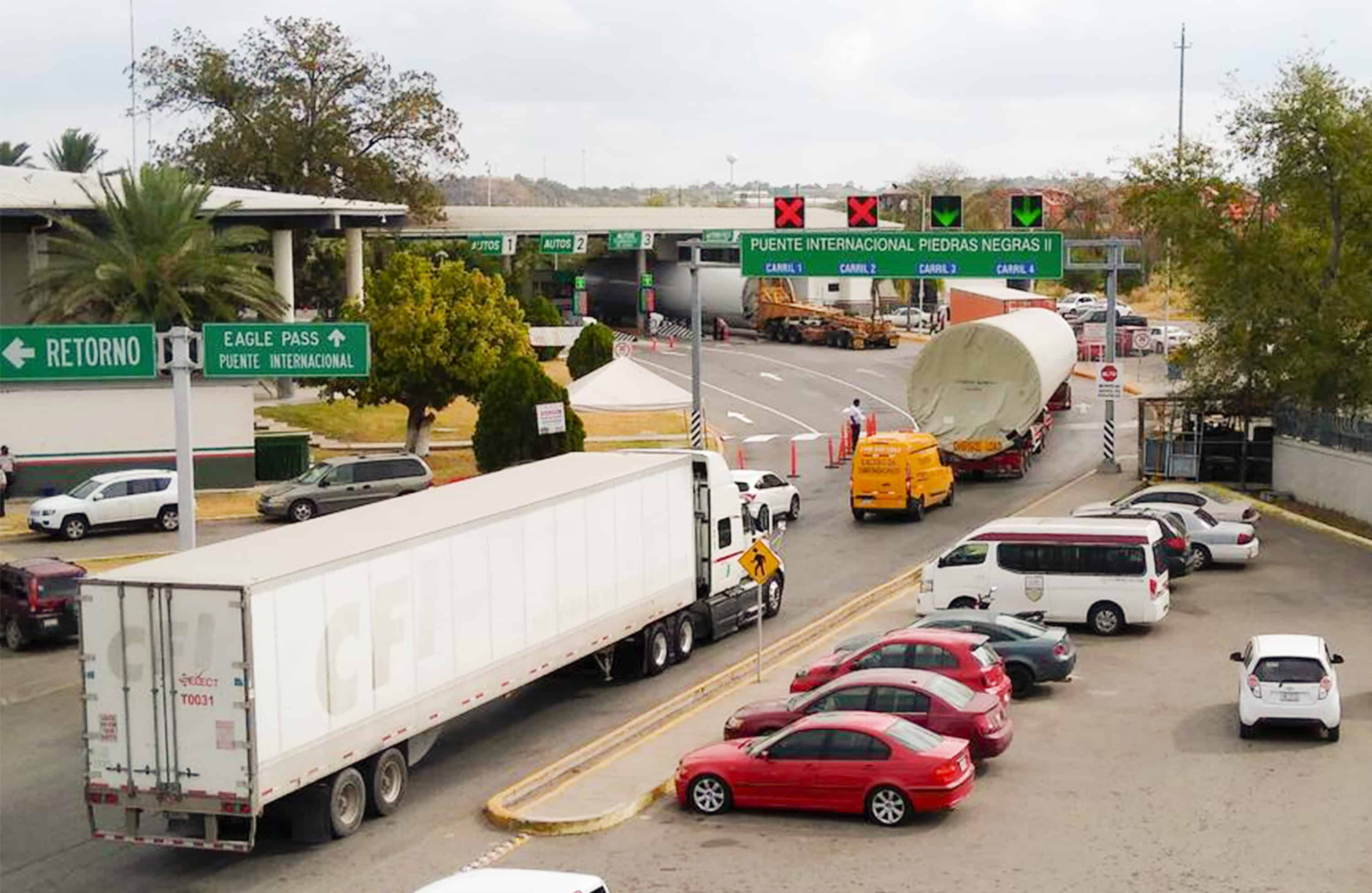 Colapsa cruce a Eagle Pass con  filas de hasta 10 horas