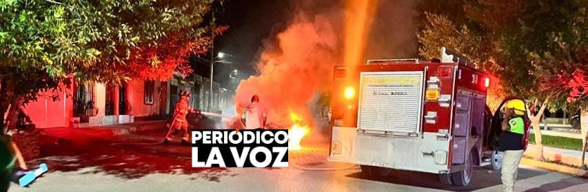 Por cortocircuito fuego consume auto en el Centro