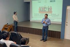 Ricardo Martínez Loyola capacita a personal de salud en Coahuila