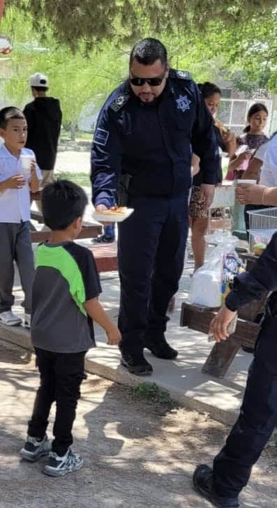 Festejan polic&iacute;as de  Frontera el D&iacute;a del Ni&ntilde;o