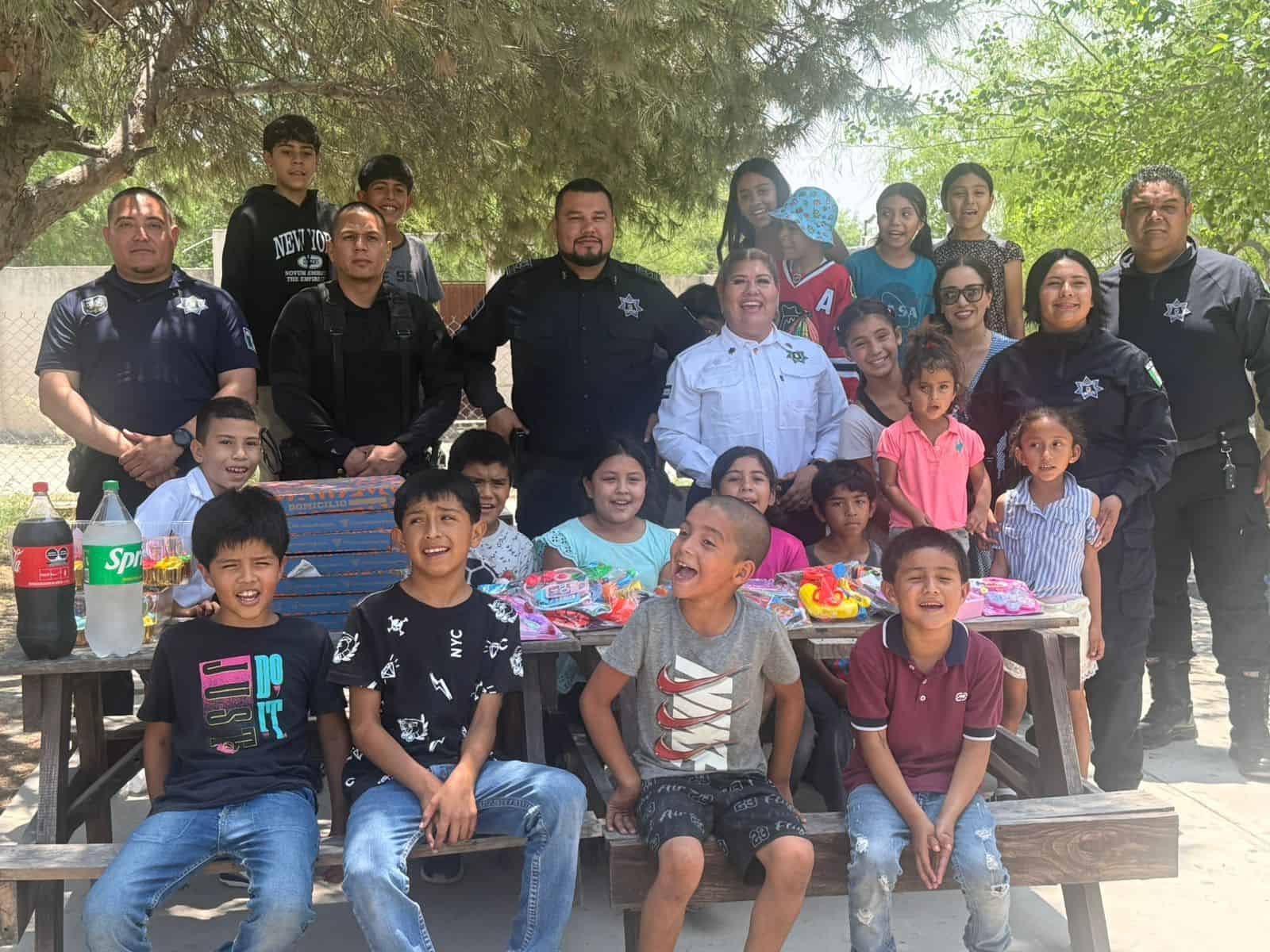 Festejan polic&iacute;as de  Frontera el D&iacute;a del Ni&ntilde;o