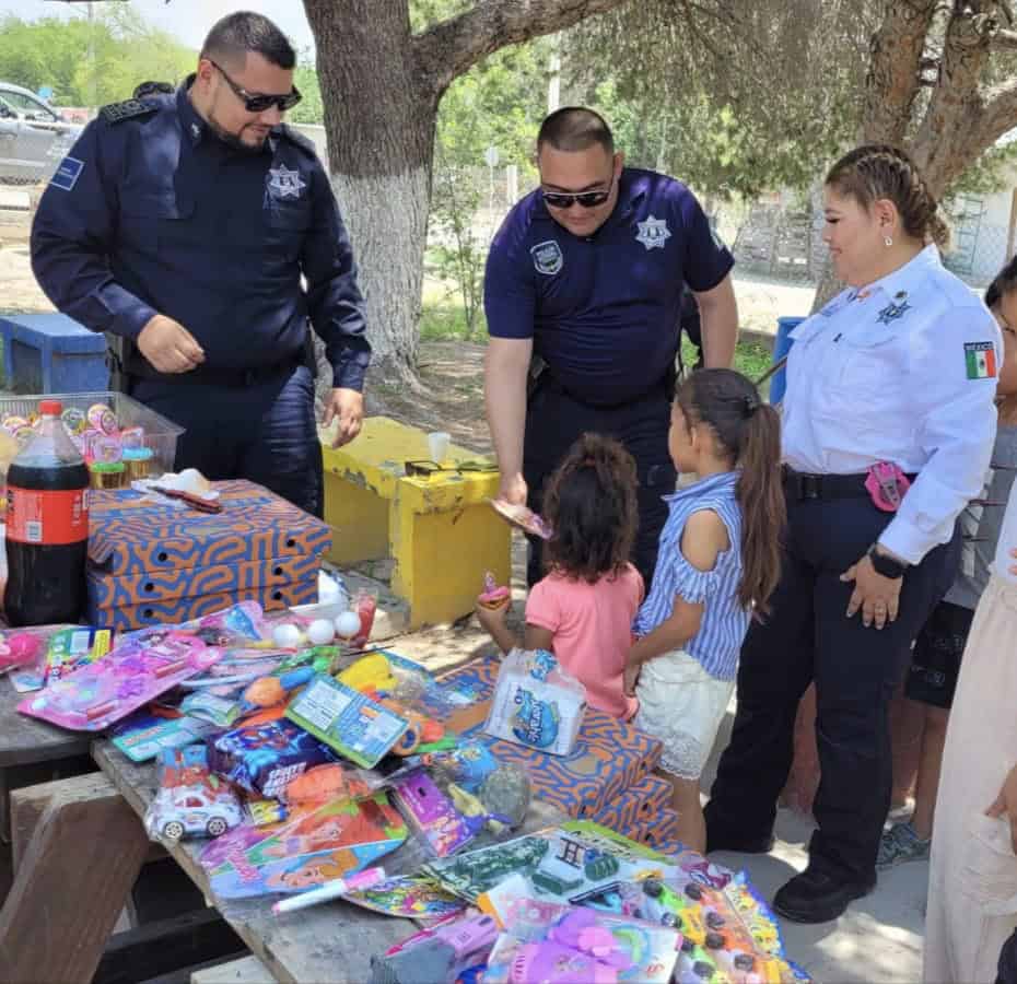 Festejan polic&iacute;as de  Frontera el D&iacute;a del Ni&ntilde;o