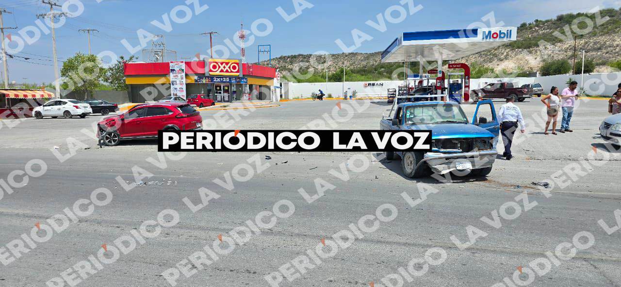 Le pega abuelito a  camioneta del a&ntilde;o