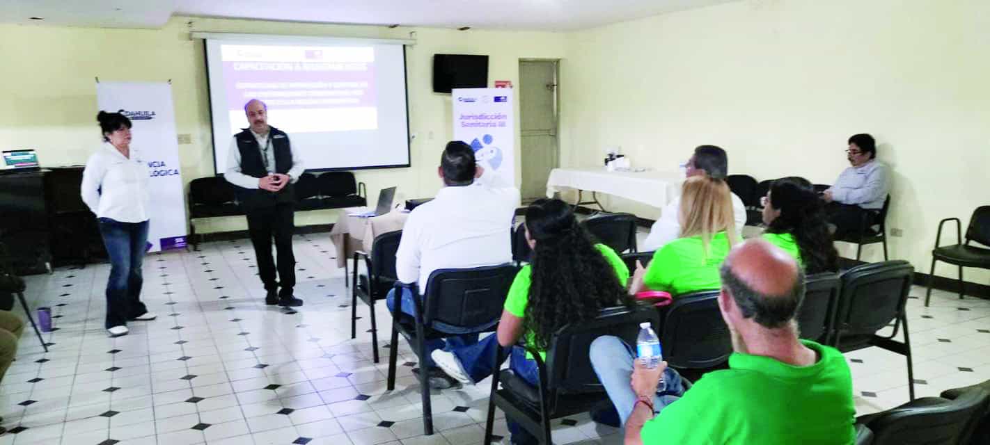 Sabinas: Capacitaci&oacute;n sobre dengue para personal municipal liderada por Manolo Jim&eacute;nez
