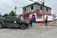 Cateos simultáneos en Piedras Negras dejan decomiso de droga y equipo de distribución