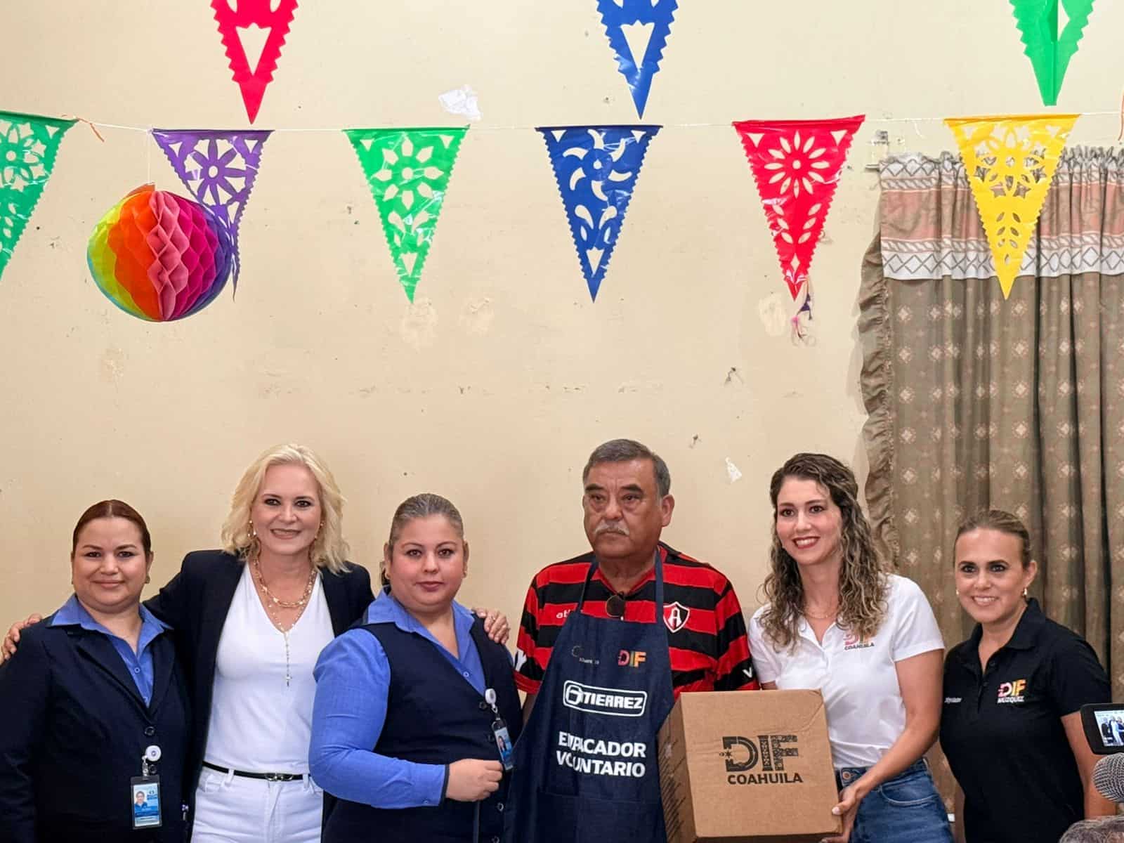 DIF entrega despensas a adultos mayores en Melchor M&uacute;zquiz