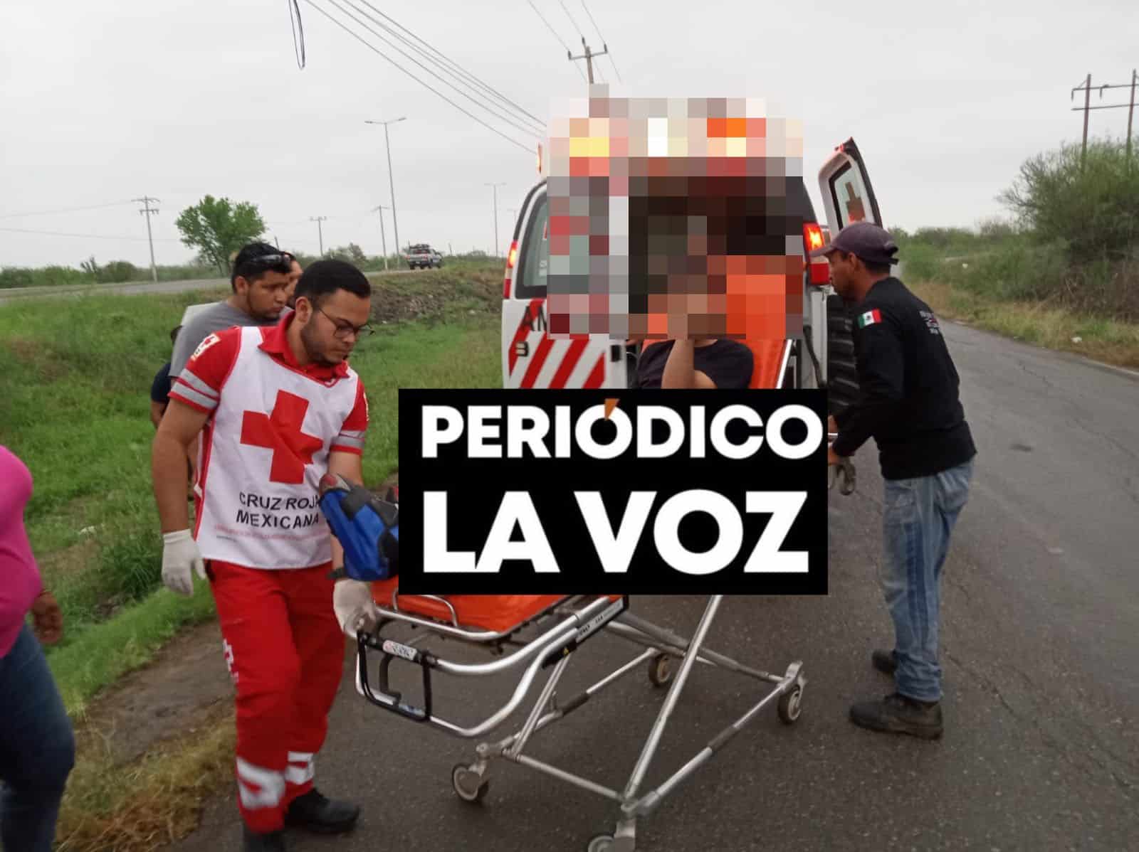 Joven motociclista sufre percance en libramiento del Ejido La Cuchilla