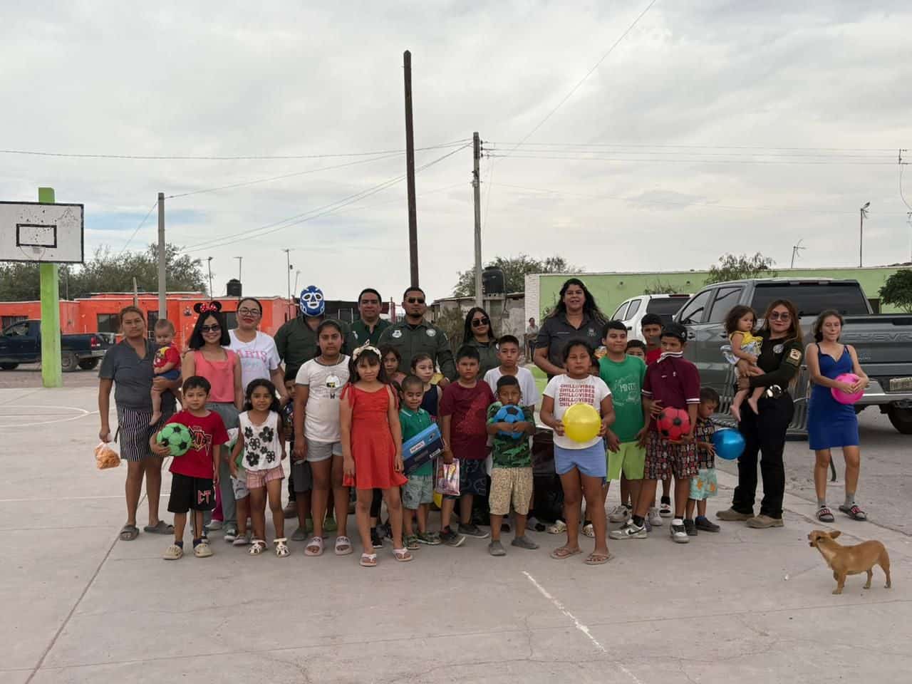 Elementos de la Polic&iacute;a Estatal y de la FGE llevan alegr&iacute;a a cientos de ni&ntilde;os en Coahuila