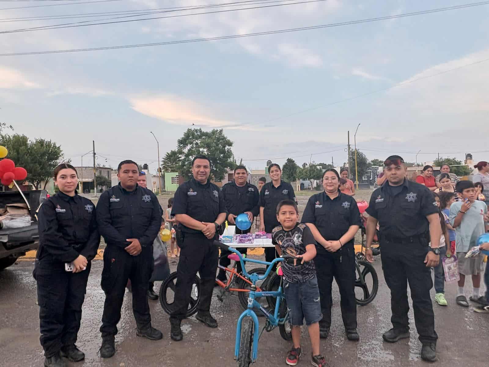 Elementos de la Polic&iacute;a Estatal y de la FGE llevan alegr&iacute;a a cientos de ni&ntilde;os en Coahuila