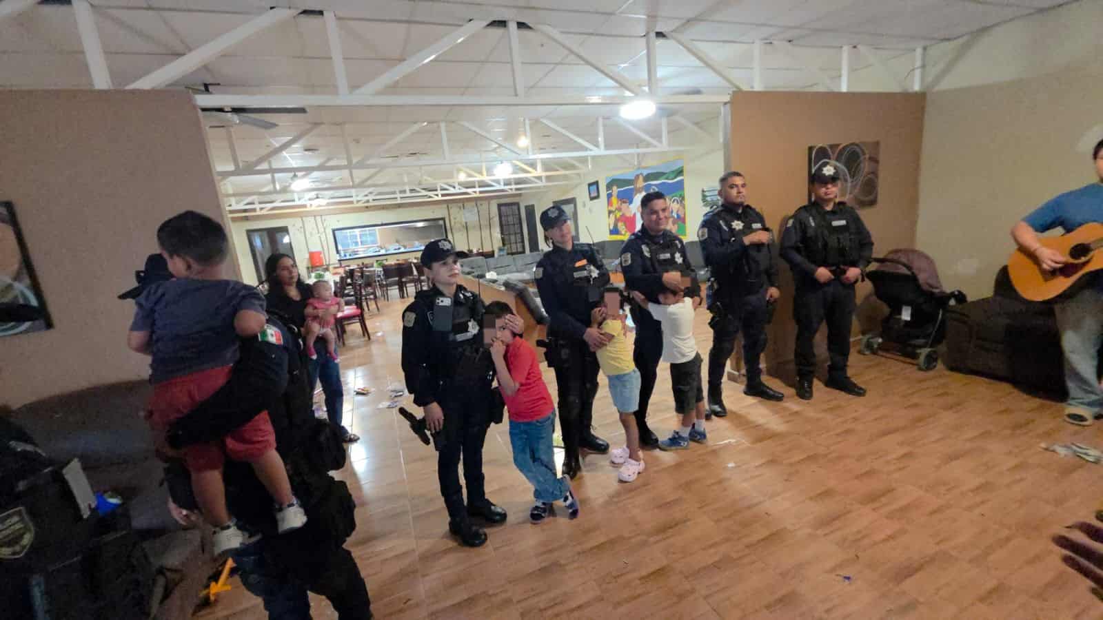 Elementos de la Polic&iacute;a Estatal y de la FGE llevan alegr&iacute;a a cientos de ni&ntilde;os en Coahuila