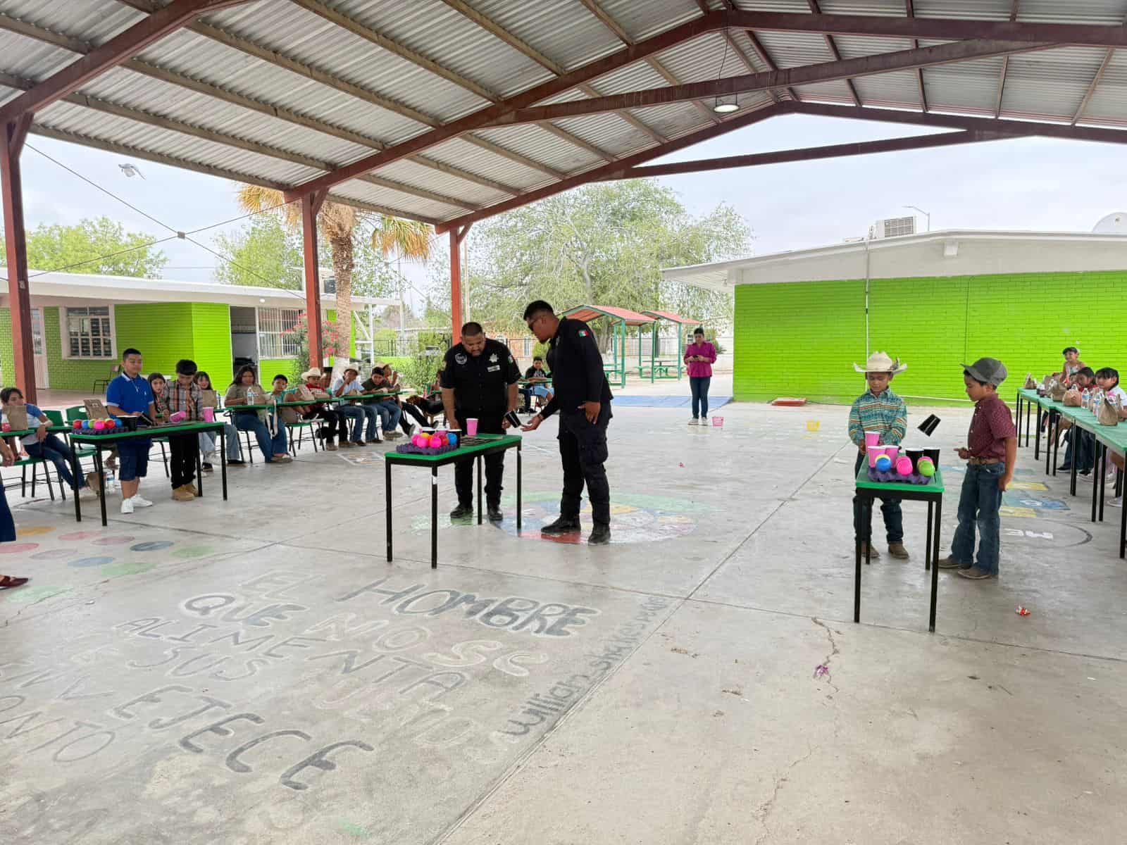 Elementos de la Polic&iacute;a Estatal y de la FGE llevan alegr&iacute;a a cientos de ni&ntilde;os en Coahuila