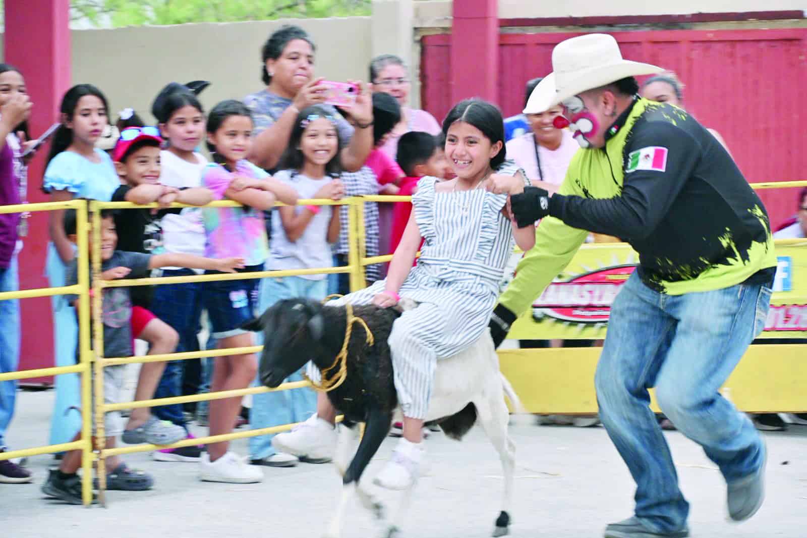 Javier Flores Rodr&iacute;guez organiza gran festejo por el D&iacute;a del Ni&ntilde;o en San Buenaventura