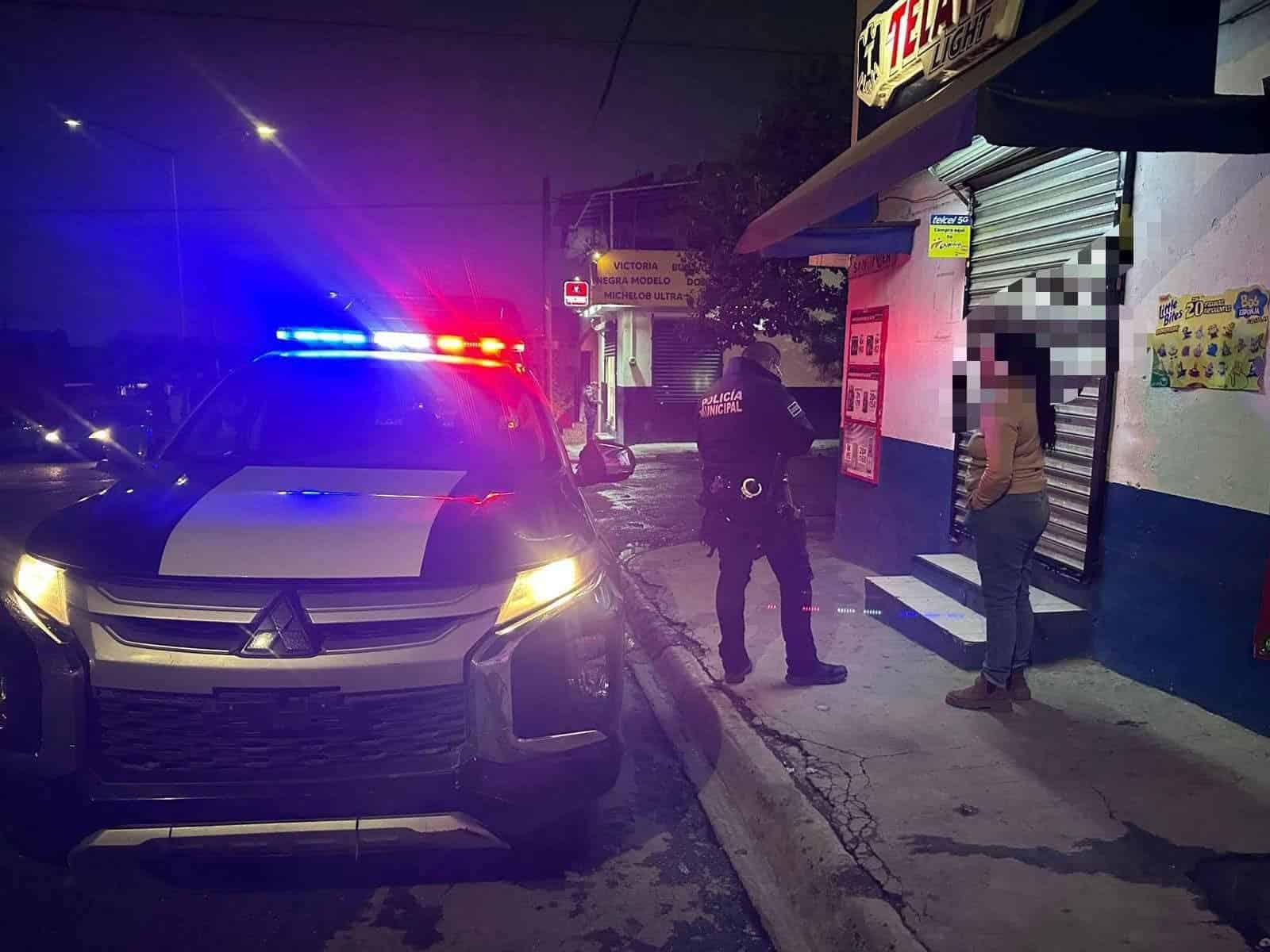 Asalto a comercio en Saltillo: delincuentes escapan en auto rojo