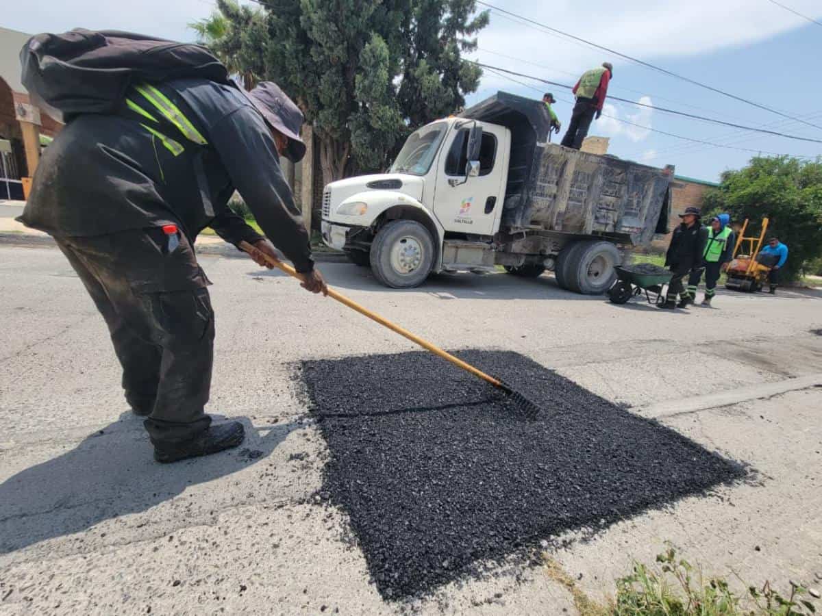 Javier D&iacute;az mejora vialidades en Saltillo: trabajos en La Hibernia