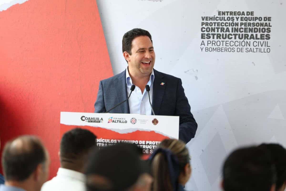 Entrega Javier D&iacute;az equipamiento a cuerpos de rescate