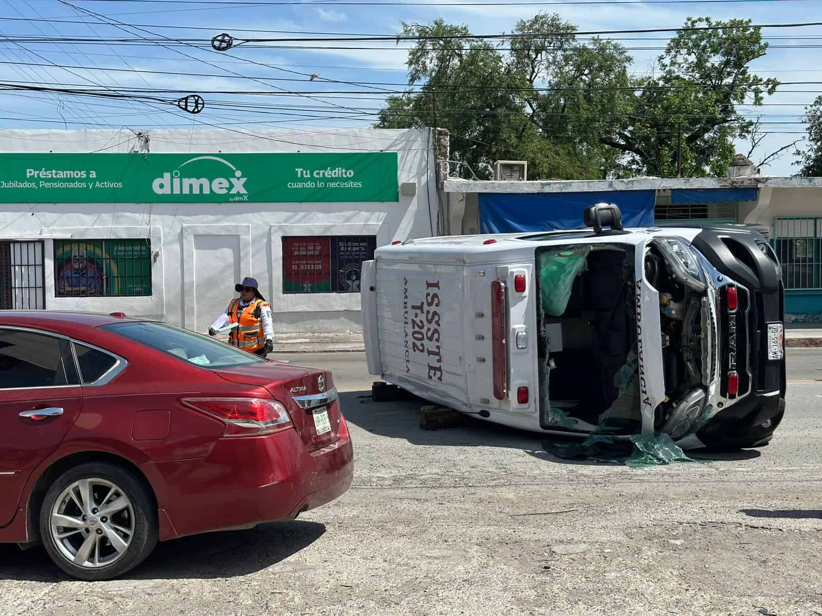 Aparatoso choque entre taxi y ambulancia deja seis lesionados en Piedras Negras
