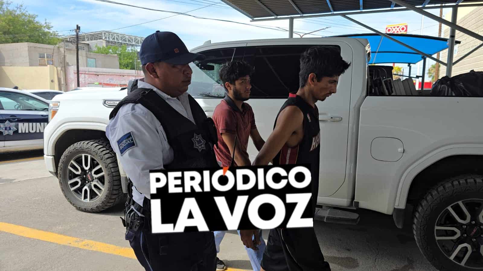 Polic&iacute;a Municipal asegura a dos sujetos en Monclova por amenazas